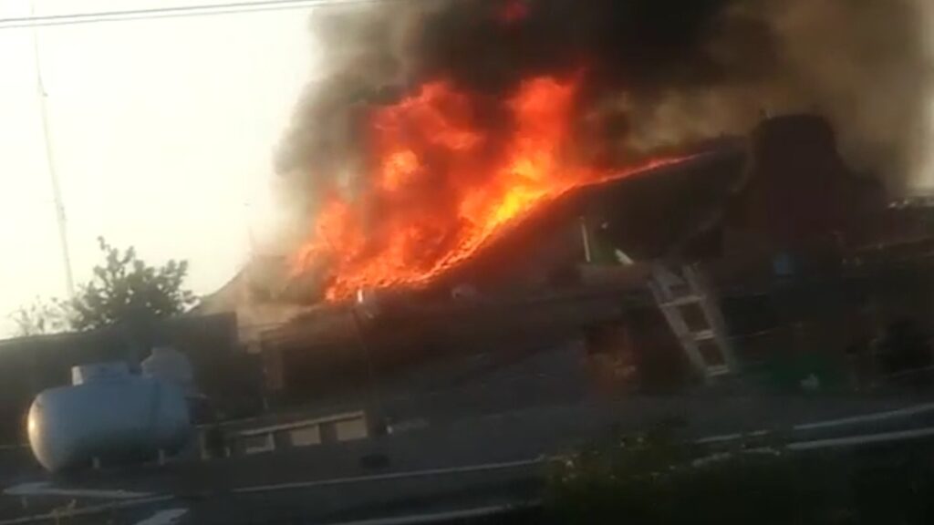 incendio-en-templo-de-michoacan-083303