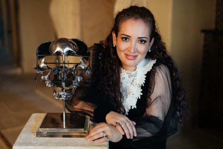 La artista Lorena Junco de la Vega considera que la mujer ha alcanzado un papel mucho más relevante dentro de la sociedad.