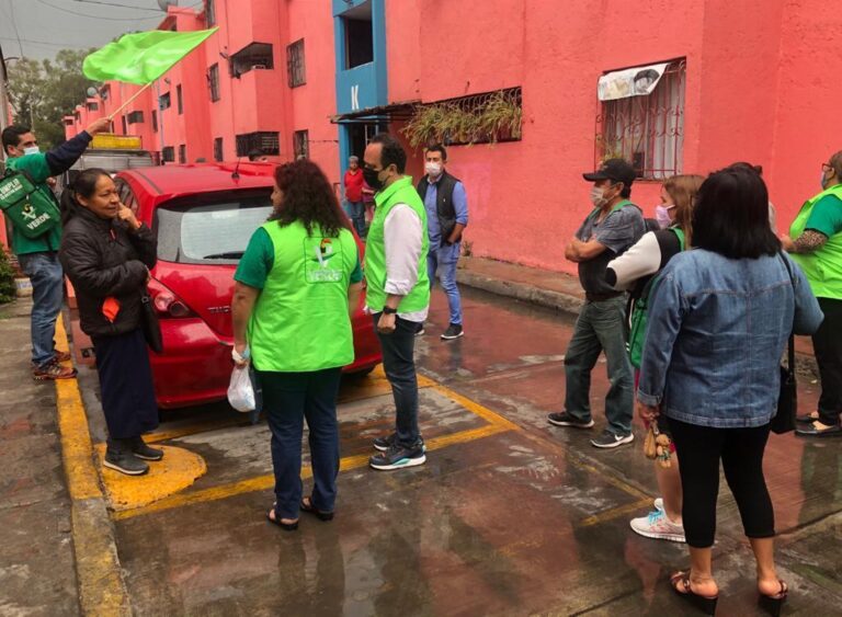 Sergio Palacios Trejo dialoga con vecinos de Azcapotzalco
