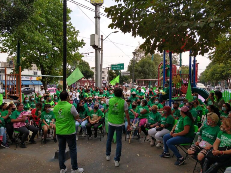 Sergio Palacios Trejo con vecinos de alcaldía Azcapotzalco