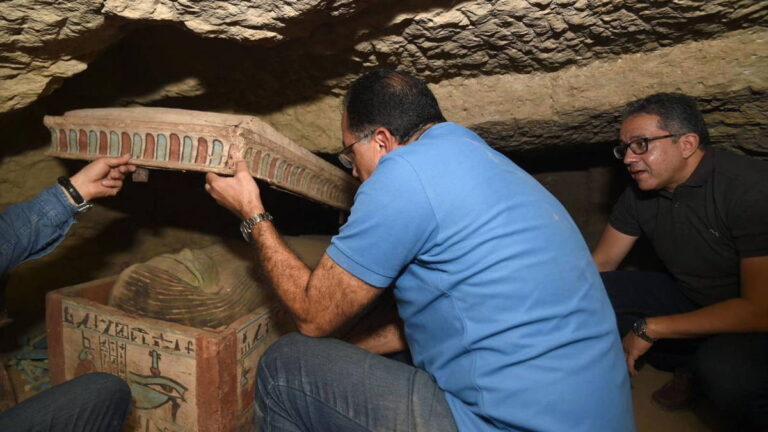 descubren-mas-de-100-tumbas-en-saqqara-el-mayor-hallazgo-egipcio-en-anos