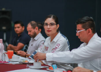 Geraldine Ponce, candidata a cargo en Tepic en conferencia de prensa