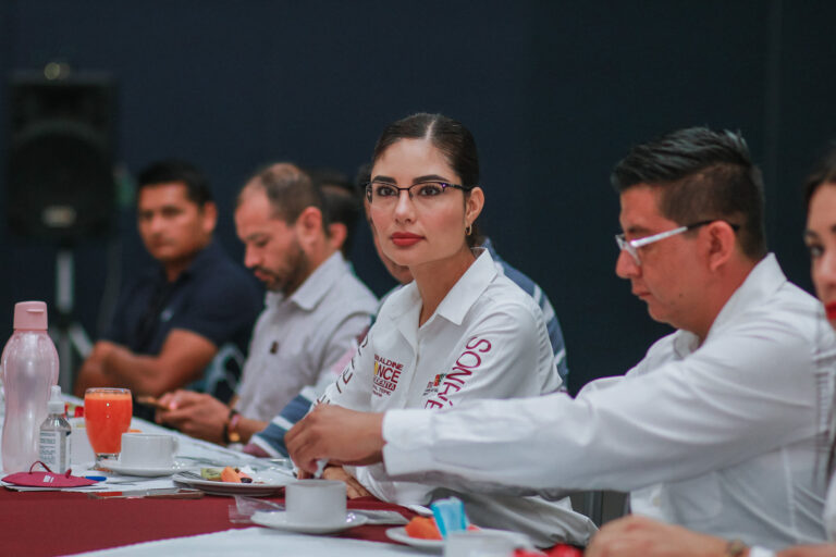 Geraldine Ponce, candidata a cargo en Tepic en conferencia de prensa