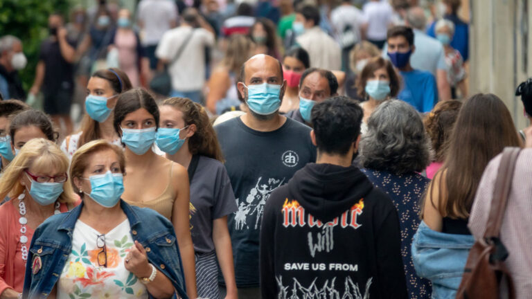 mujeres-acusan-hombres-crisis-coronavirus_2316678347_19414314_1300x731