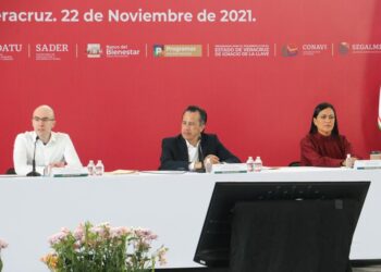 Entrega de tarjetas bancarias de la secretaría de Bienestar