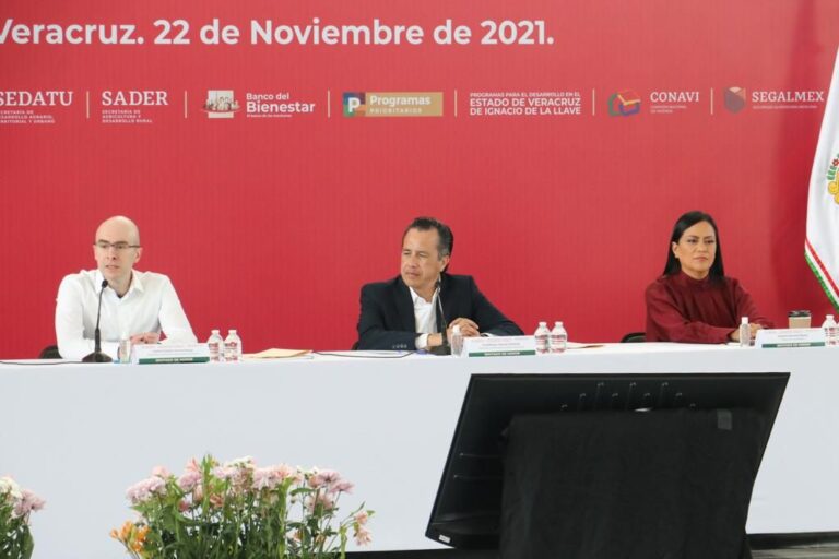 Entrega de tarjetas bancarias de la secretaría de Bienestar