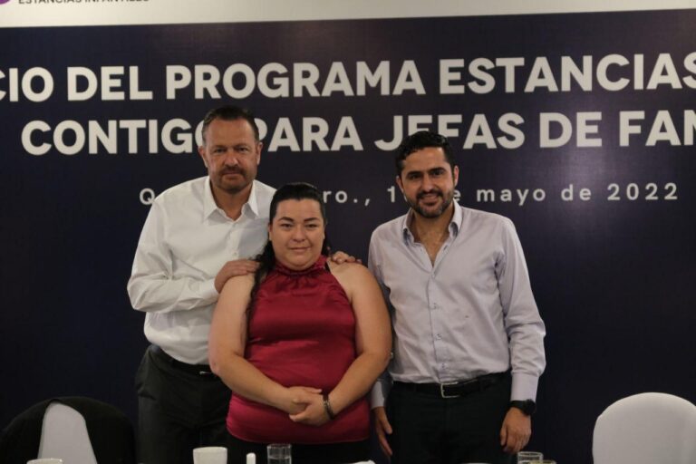 Agustín Dorantes Lámbarri acompañó al gobernador Mauricio Kuri en el evento de presentación de programa de apoyos para jefas de familia.