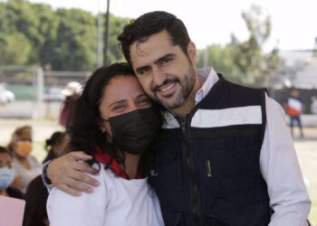Agustín Dorantes Lámbarri apanad a las mujeres queretanas.