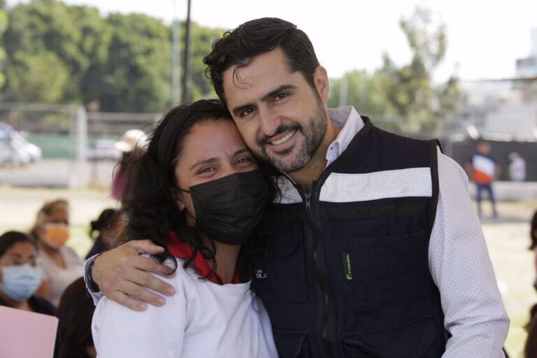 Agustín Dorantes Lámbarri apanad a las mujeres queretanas.
