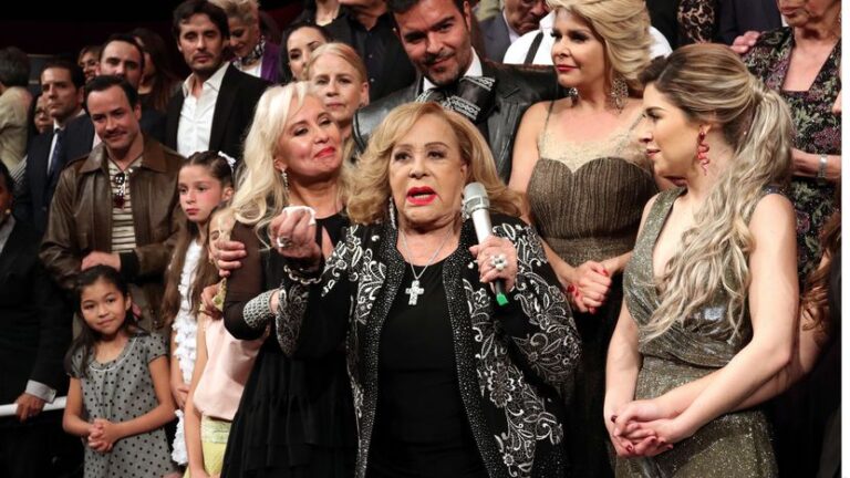 Silvia Pinal, en su homenaje en Bellas Artes