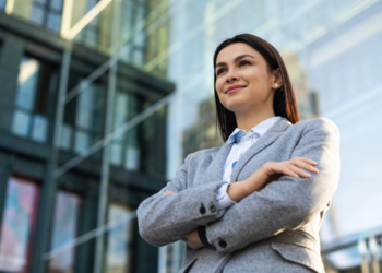 Las mujeres aún no tienen la participación que deberían en puestos directivos en las empresas.