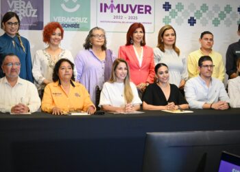 Patricia Lobeira emprendió algunas acciones en el Puerto por la conmemoración del Día Naranja.