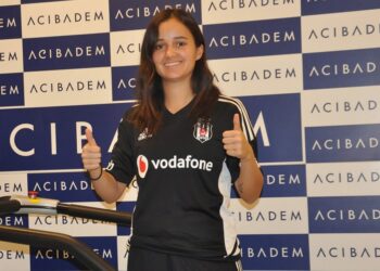 Futbolista mexicana sobrevive en Turquía