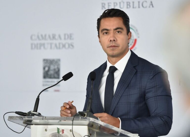 Fotografía del Diputado Federal Felifer Macías Olvera para artículo Adiós a los medicamentos, INSABI desaparece: Felifer Macías