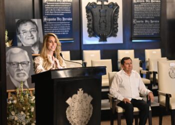 Patricia Lobeira rinde homenaje a los Forjadores de Veracruz