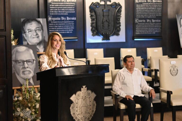 Patricia Lobeira rinde homenaje a los Forjadores de Veracruz
