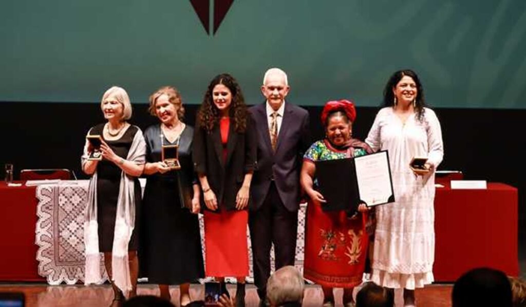 María Rojo recibe Premio Nacional de Artes y Literatura