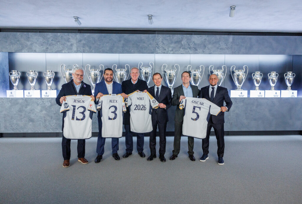Grupo AJE de la familia Añaños, es el nuevo patrocinador regional del Real Madrid con VOLT, marca de la multinacional peruana. 