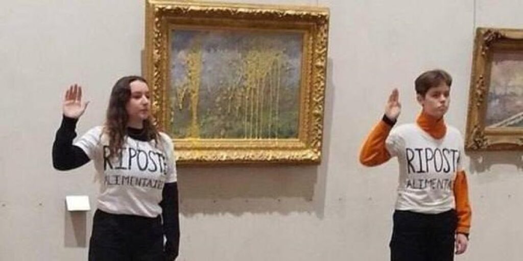 Lanzan sopa contra obra de arte de Claude Monet en Francia