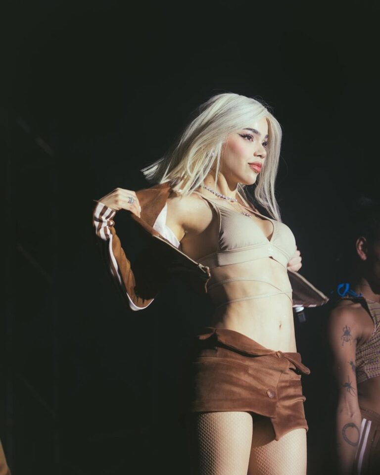 Cantante Kenia Os tiene presentación exitosa en el Festival AXE Ceremonia