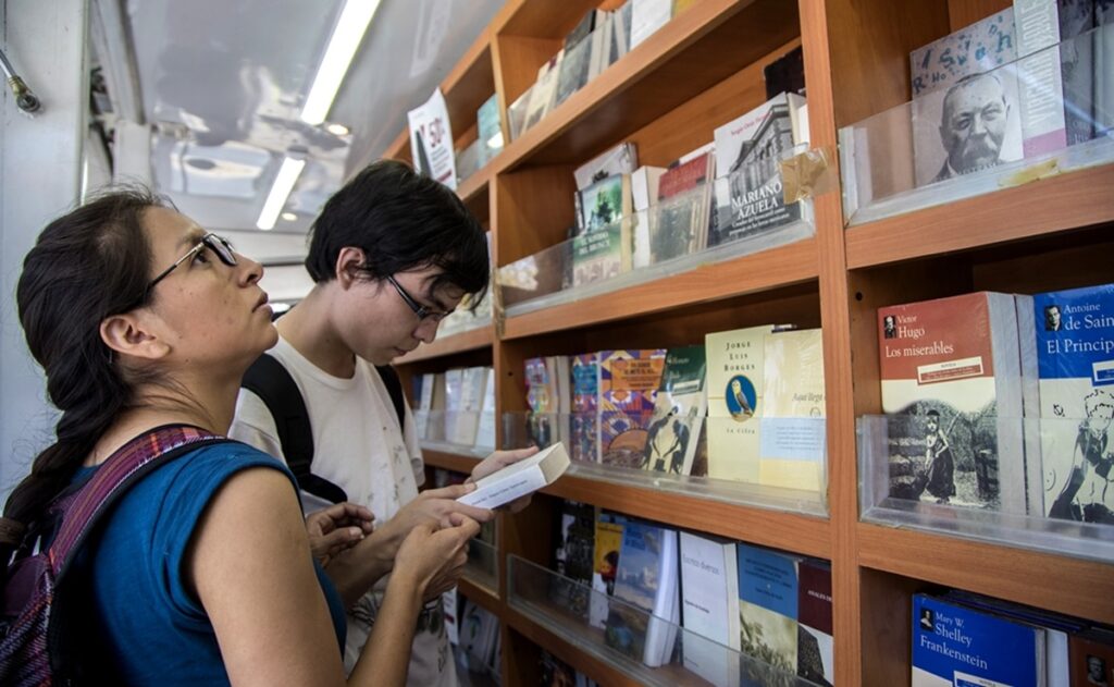 Baja promedio de personas lectoras en México: INEGI