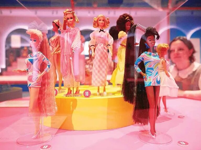 Museo de Londres exhibirá 180 modelos de Barbie que viajó al espacio