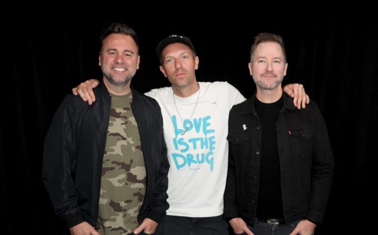 La banda británica Coldplay desata euforia en India