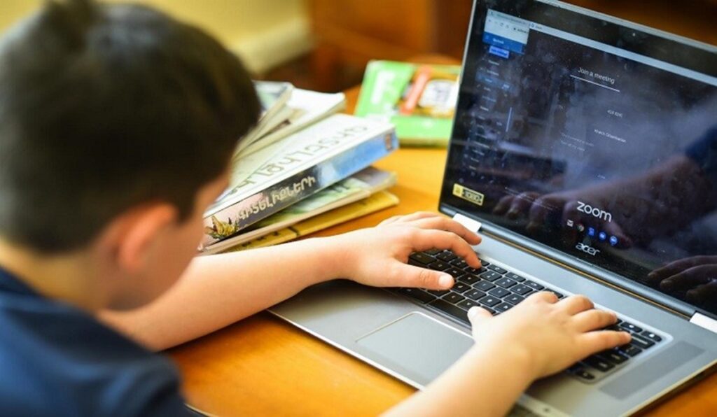 Australia prohíbe el uso de las redes sociales a menores de 16 años