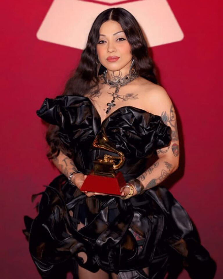 Mon Laferte hará homenaje a Violeta Parra con una exposición en México