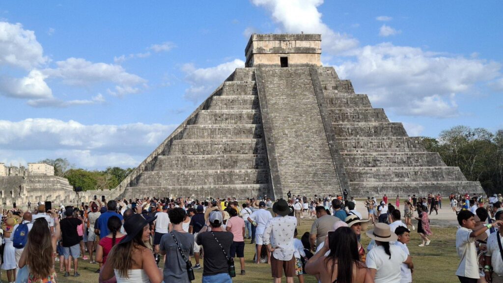 Miles reciben el equinoccio en zonas arqueológicas