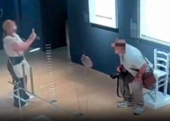 Video capta a visitante destruyendo "Silla de Van Gogh" en un museo