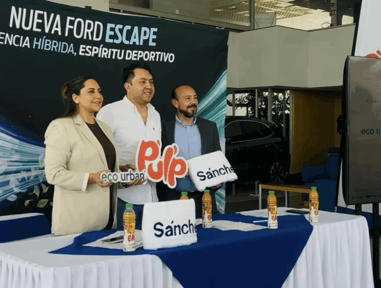 Ana Cristina Loya fue la representante de AJEMEX en la presentación de "Pequeños tiburones".