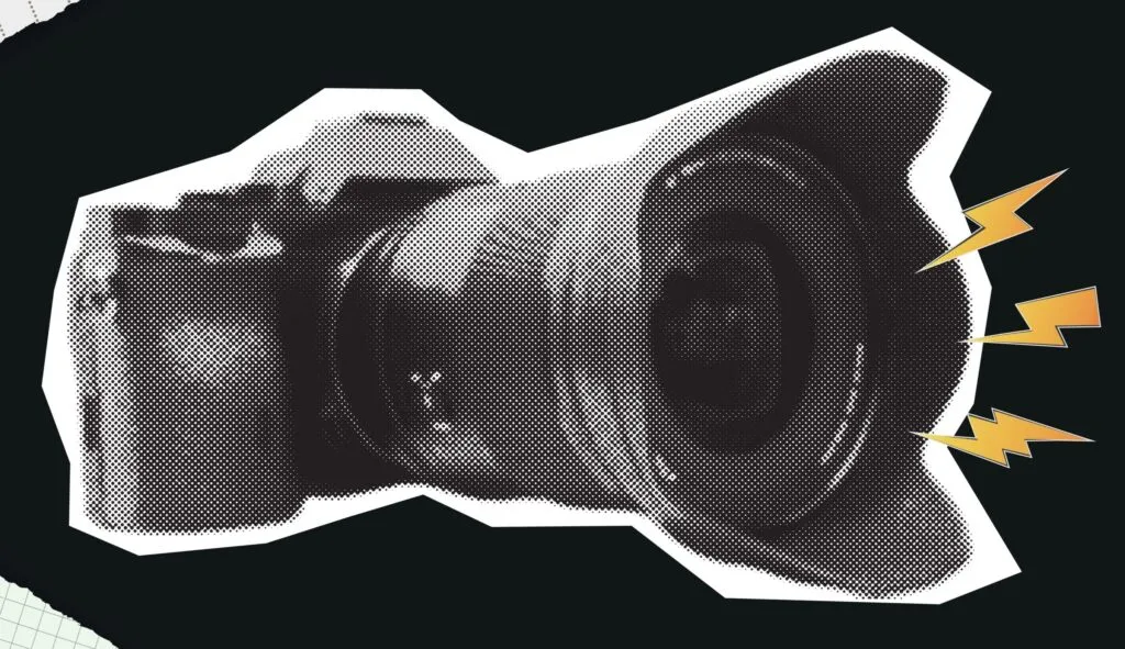 Cámara fotográfica en estilo editorial pop con fondo gráfico y relámpagos decorativos, portada para artículo del Día Mundial de la Fotografía.