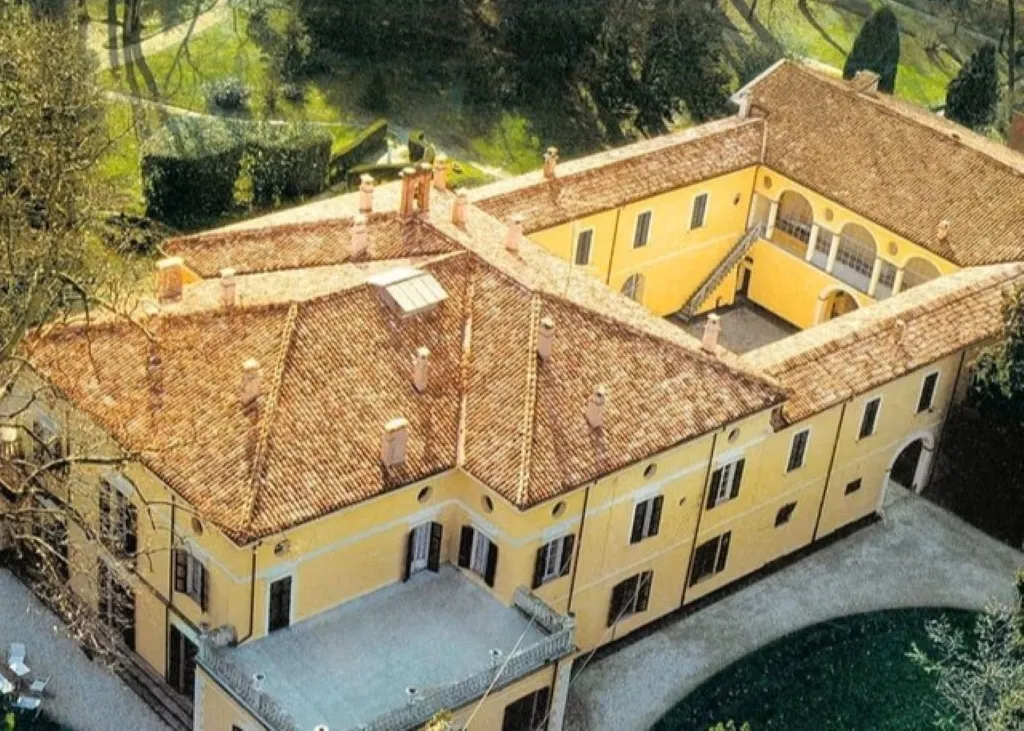 Vista aérea de la Villa de Verdi en Sant’Agata, Italia, patrimonio histórico actualmente en proceso de restauración tras su expropiación por el Estado.
