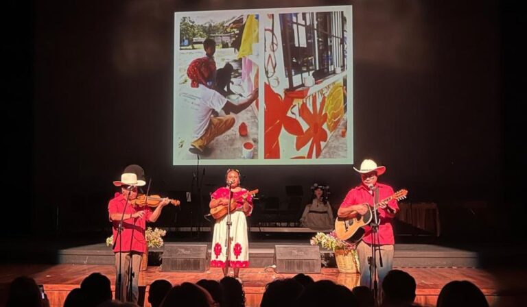 Mujeres indígenas hacen historia en el Palacio de Bellas Artes con su música
