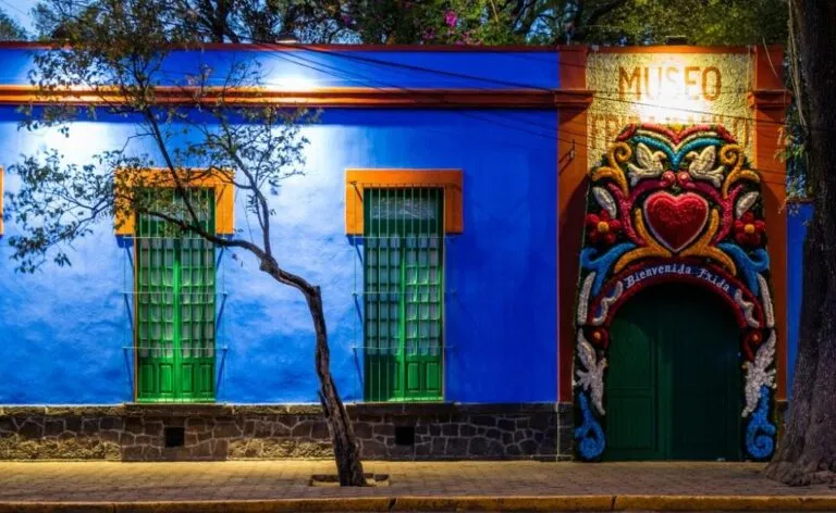 Una velada mágica: la Noche Azul en el Museo Frida Kahlo solo por septiembre