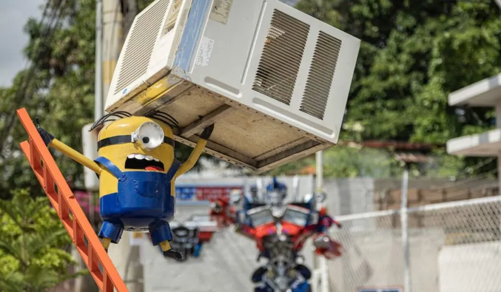 Yhorby Ventura: Venezolano hace arte pop con chatarra