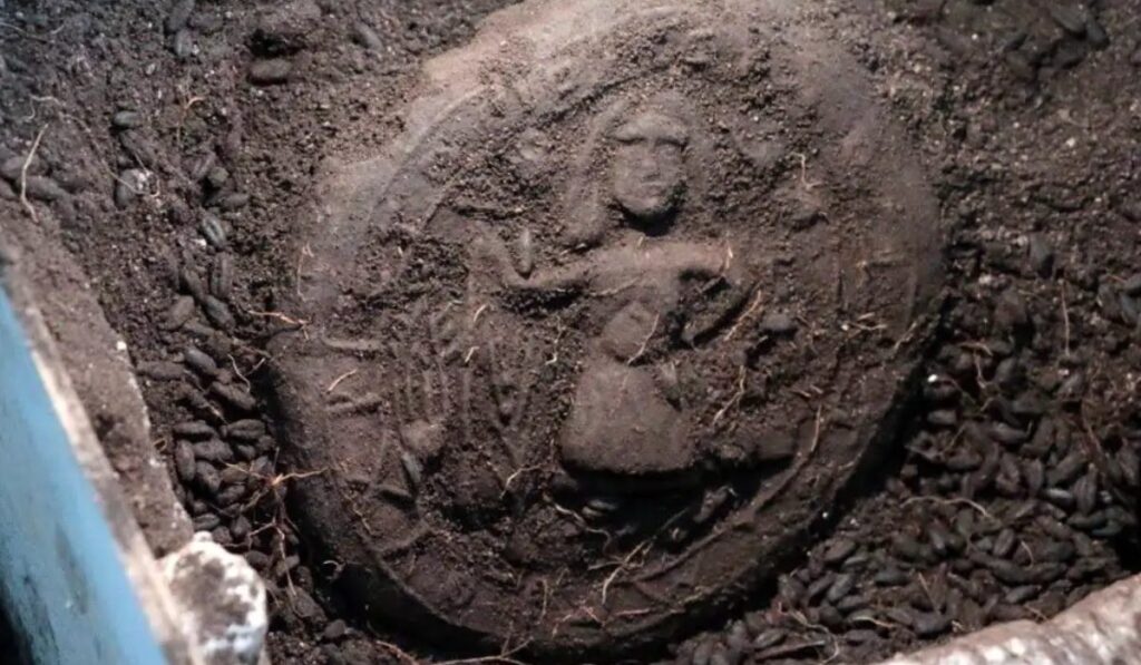 Descubren un pan de comunión de 1,300 años con la imagen de Cristo en Turquía