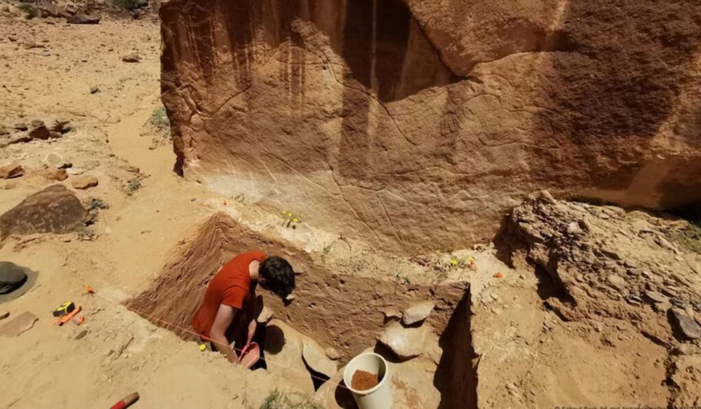 Esculturas rupestres de 12,000 años sorprenden en Arabia Saudita