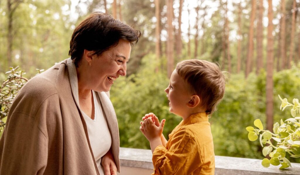 La ciencia confirma lo que siempre sospechamos: las abuelas son clave para la supervivencia humana