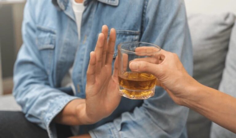 La Generación Z de Silicon Valley cambia el alcohol por el trabajo: la sobriedad es el nuevo éxito