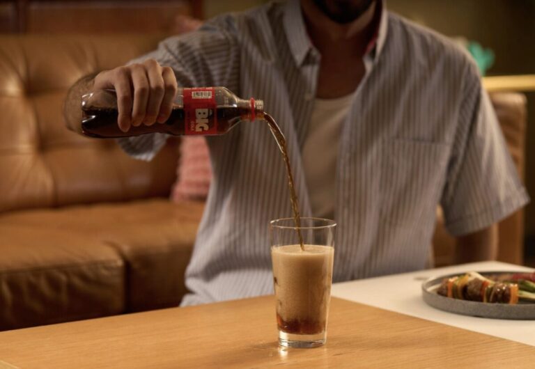 Big Cola y su diseño renovado acompaña a las tradiciones mexicanas como el Día de Muertos.