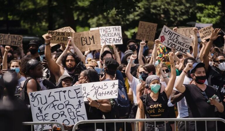 “Woke”: de símbolo de conciencia social a campo de batalla política en EE.UU.