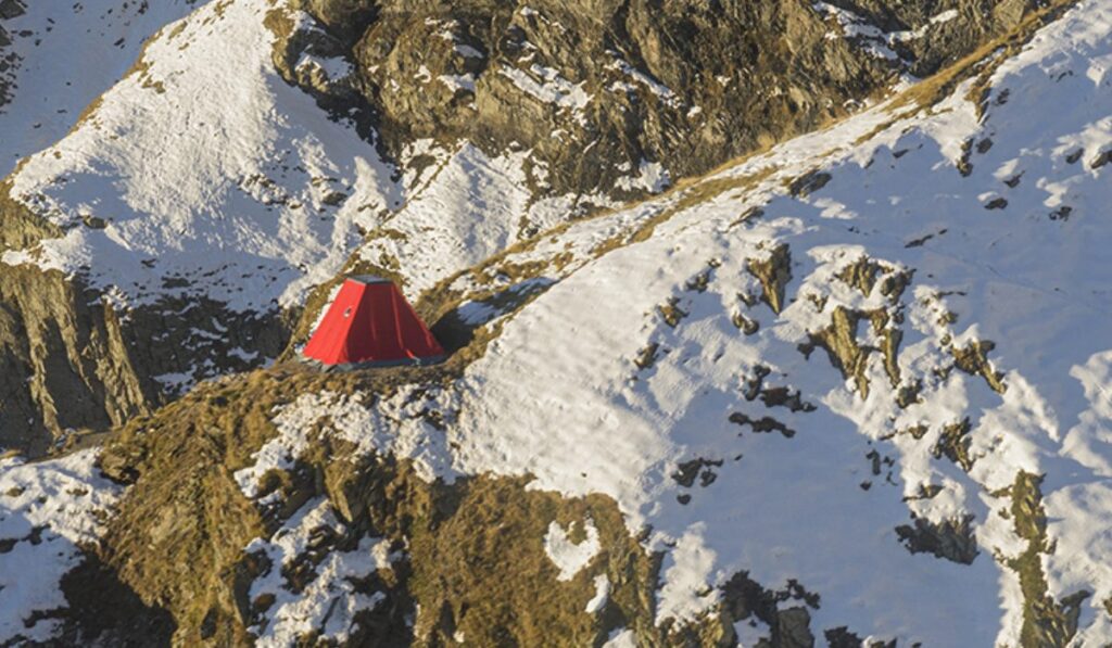 El museo más extremo de Italia: arte a 2,300 metros y solo después de ocho horas de caminata