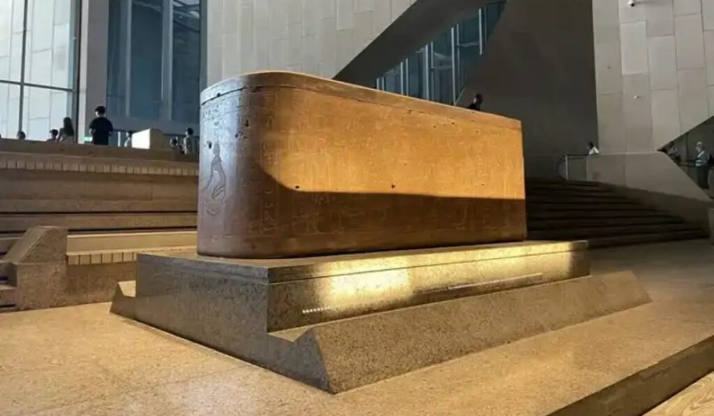 El sarcófago de Tutmosis I, la joya del nuevo Gran Museo Egipcio que une historia y emoción