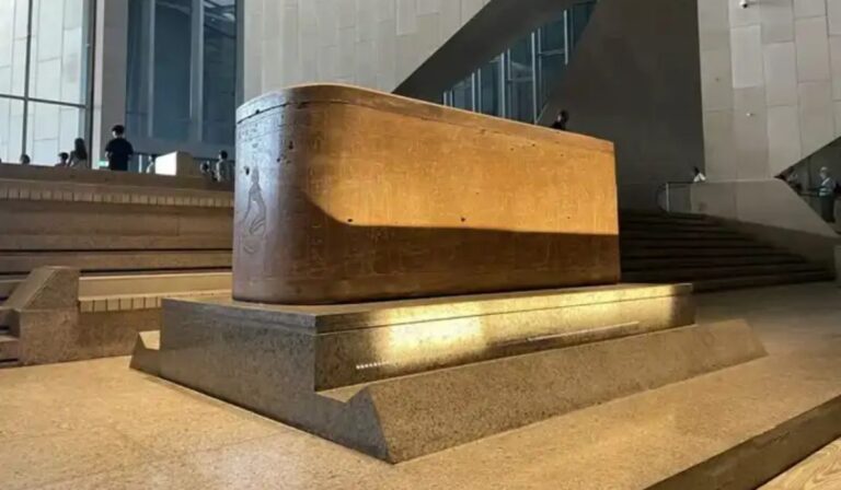 El sarcófago de Tutmosis I, la joya del nuevo Gran Museo Egipcio que une historia y emoción