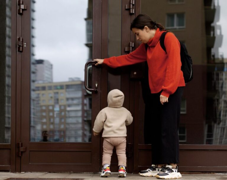 Seguritech promueve la cultura del cuidado de los menores en espacios públicos.