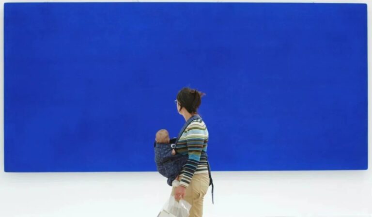 Un fragmento del mítico Azul Klein se vende por 18,4 millones de euros en París