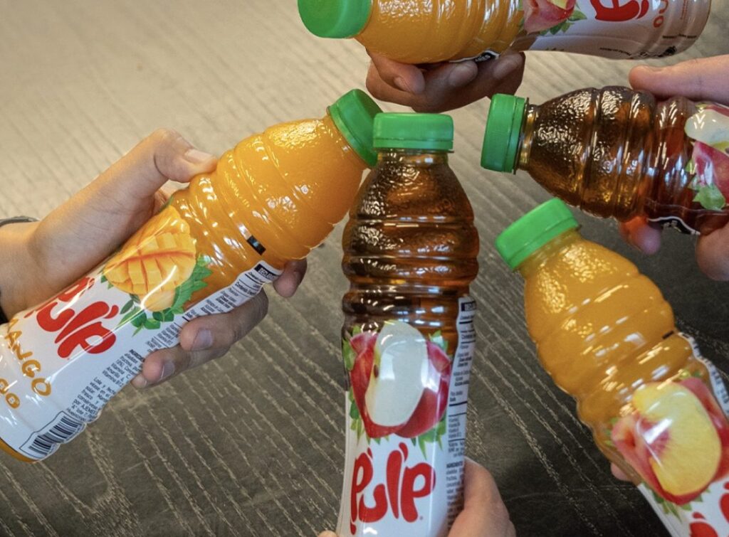 Jugos Pulp de AJEMEX en celebración navideña.