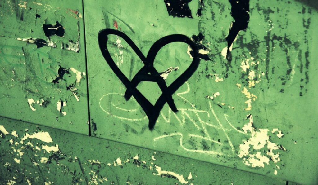 Anarquía relacional: la forma de amar que conquista a la Generación Z